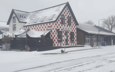 Bolletjescafe De Klok in de sneeuw - wielercafes.nl