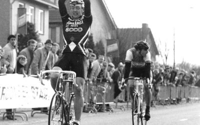 John van den Akker (PDM) wint de Omloop der Kempen 1986 - wielercafes.nl