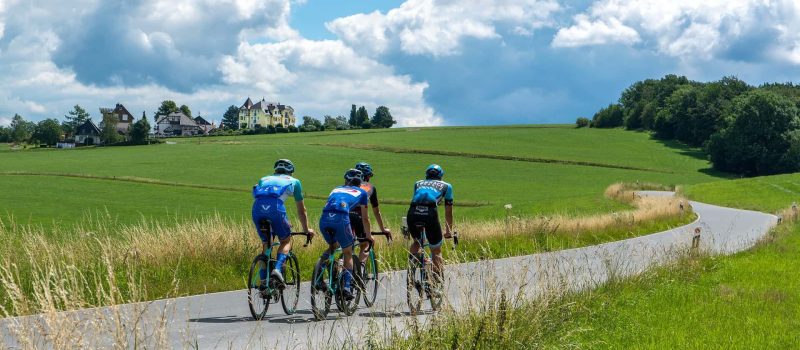 Wielrennen in de heuvels - wielercafes.nl